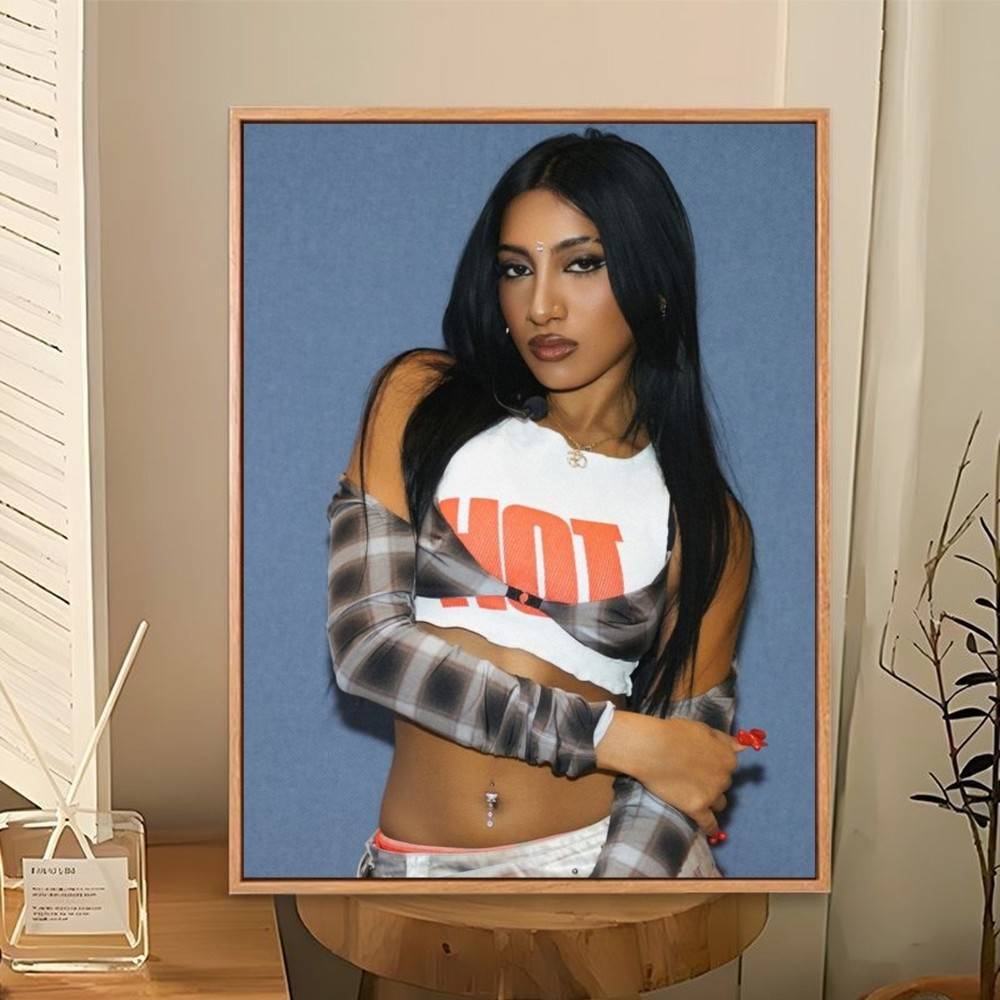 Lara K-KATSEYE Poster Perfect  - Home Cinema Wallpaper recensione e prezzo